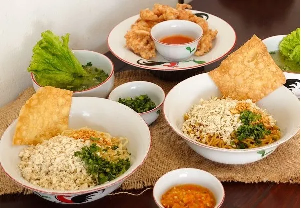Mie Yamin, Porto Bistreau, Torigen Izakaya, Nanny’s Pavilion, Pinoterrace, Foresta Coffee, Oval Bar &amp; Lounge, Hallo Alaska, Pinetta Pizza