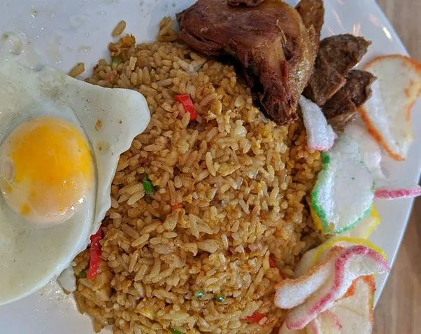 Nasi Goreng 77, 1. Es Teler 77, 2. Mie Ayam Pedas 77, 3. Mie Ayam Pangsit Goreng, 4. Mie Ayam Pangsit Rebus, 5. Nasi Goreng 77, 6. Ayam Goreng Cabe Ijo, 7. Ayam Goreng Kremes, 8. Otak Otak, 9. Batagor, 10. Siomay