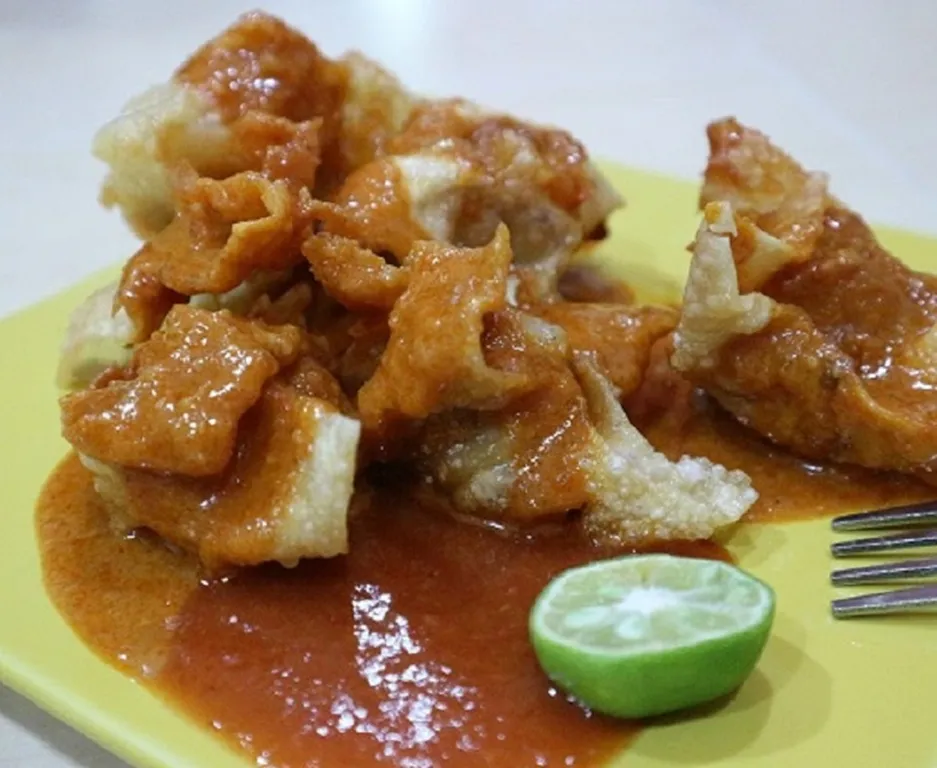 Batagor, 1. Es Teler 77, 2. Mie Ayam Pedas 77, 3. Mie Ayam Pangsit Goreng, 4. Mie Ayam Pangsit Rebus, 5. Nasi Goreng 77, 6. Ayam Goreng Cabe Ijo, 7. Ayam Goreng Kremes, 8. Otak Otak, 9. Batagor, 10. Siomay