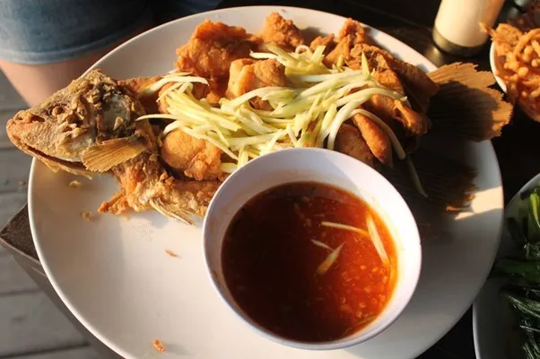 Gurame Saus Mangga, 1. Ayam Bakar Bekakak, 2. Patin Bakar Bambu, 3. Udang Bakar Madu, 4. Cumi Goreng Tepung, 5. Nasi Liwet, 6. Gurame Saus Mangga, 7. Gurame Terbang, 8. Ayam Betutu, 9. Iga Garang Asam, 1. Pisang Goreng Wijen, 2. Tape Goreng, 3. Bika Panggang