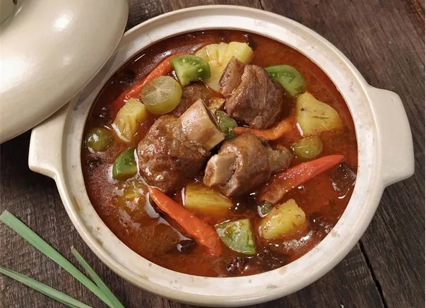Iga Garang Asam, 1. Ayam Bakar Bekakak, 2. Patin Bakar Bambu, 3. Udang Bakar Madu, 4. Cumi Goreng Tepung, 5. Nasi Liwet, 6. Gurame Saus Mangga, 7. Gurame Terbang, 8. Ayam Betutu, 9. Iga Garang Asam, 1. Pisang Goreng Wijen, 2. Tape Goreng, 3. Bika Panggang