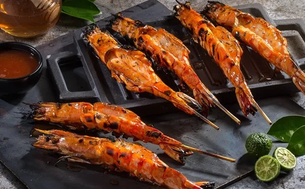 Udang Bakar Madu, 1. Ayam Bakar Bekakak, 2. Patin Bakar Bambu, 3. Udang Bakar Madu, 4. Cumi Goreng Tepung, 5. Nasi Liwet, 6. Gurame Saus Mangga, 7. Gurame Terbang, 8. Ayam Betutu, 9. Iga Garang Asam, 1. Pisang Goreng Wijen, 2. Tape Goreng, 3. Bika Panggang
