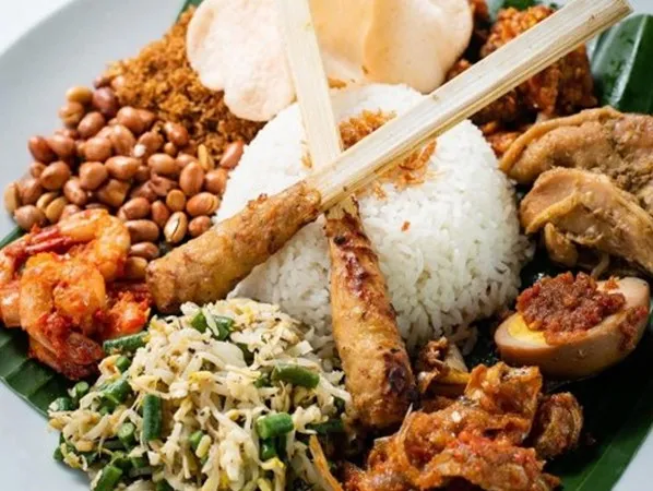 Nasi Campur, 1. Bebek Crispy Tepi Sawah, 2. Bebek Panggang Tepi Sawah, 3. Bebek Betutu Tepi Sawah, 4. Bebek Timbungan Tepi Sawah, 1. Tuna Pete Sambal Tomat, 2. Ayam Goreng Lengkuas, 3. Udang Asam Manis, 4. Gurame Sambal Matah, 5. Nasi Campur, 6. Sate Keong Sawah Pedas Manis, 7. Sate Lilit, 8. Seafood Mixed Grilled