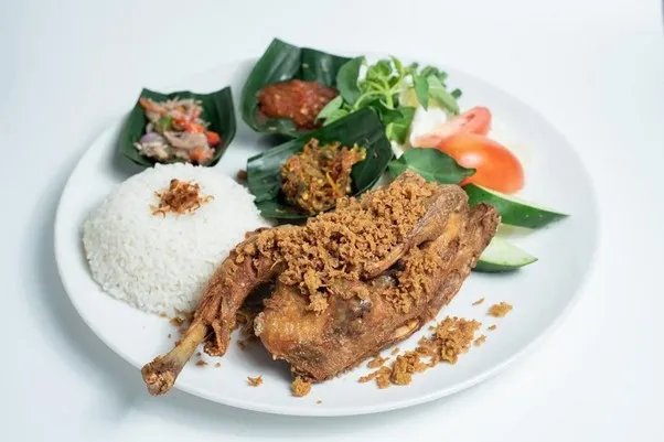 Ayam Goreng Lengkuas, 1. Bebek Crispy Tepi Sawah, 2. Bebek Panggang Tepi Sawah, 3. Bebek Betutu Tepi Sawah, 4. Bebek Timbungan Tepi Sawah, 1. Tuna Pete Sambal Tomat, 2. Ayam Goreng Lengkuas, 3. Udang Asam Manis, 4. Gurame Sambal Matah, 5. Nasi Campur, 6. Sate Keong Sawah Pedas Manis, 7. Sate Lilit, 8. Seafood Mixed Grilled