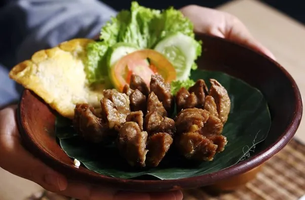 Bakso Goreng, 1. Bakso Campur Spesial, 2. Bakso Malang, 3. Bakso Kuah, 4. Bakso Kuah Spesial, 5. Bakso Goreng, 1. Mie Rebus Tek Tek, 2. Mie Nyemek, 3. Mie Godok, 4. Mie Rebus Jawa, 5. Kwetiaw Siram