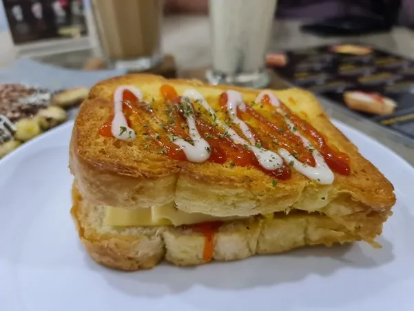 Egg Hati Toast, 1. Ice Coffee Lite, 2. Es Kopi Gula Aren, 3. Strawberry Tea Macchiato, 4. Ice Americano, 5. Ice Matcha Latte, 6. Ice Red Velvet, 1. Egg Hati Toast, 2. Ayam Bakar, 3. Nasi Goreng, 4. Mie Tek-Tek