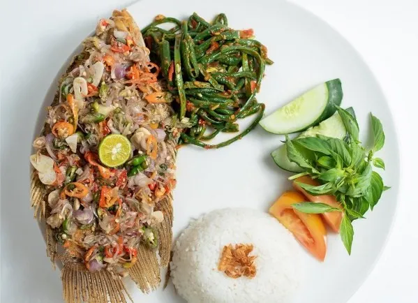 Gurame Sambal Matah, 1. Bebek Crispy Tepi Sawah, 2. Bebek Panggang Tepi Sawah, 3. Bebek Betutu Tepi Sawah, 4. Bebek Timbungan Tepi Sawah, 1. Tuna Pete Sambal Tomat, 2. Ayam Goreng Lengkuas, 3. Udang Asam Manis, 4. Gurame Sambal Matah, 5. Nasi Campur, 6. Sate Keong Sawah Pedas Manis, 7. Sate Lilit, 8. Seafood Mixed Grilled