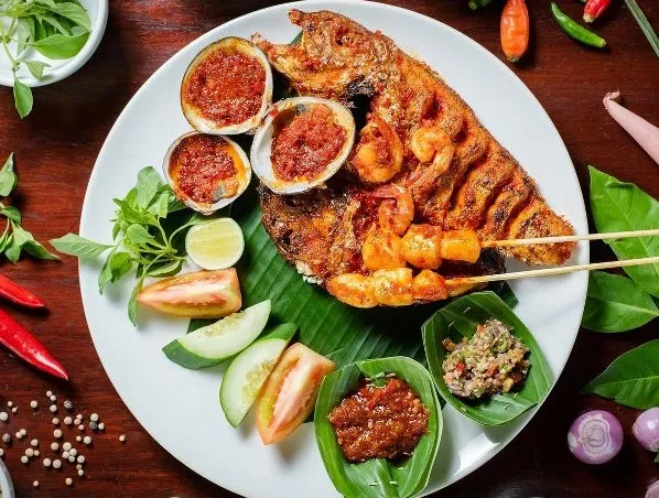 Seafood Mixed Grilled, 1. Bebek Crispy Tepi Sawah, 2. Bebek Panggang Tepi Sawah, 3. Bebek Betutu Tepi Sawah, 4. Bebek Timbungan Tepi Sawah, 1. Tuna Pete Sambal Tomat, 2. Ayam Goreng Lengkuas, 3. Udang Asam Manis, 4. Gurame Sambal Matah, 5. Nasi Campur, 6. Sate Keong Sawah Pedas Manis, 7. Sate Lilit, 8. Seafood Mixed Grilled