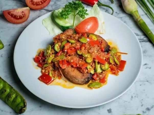 Tuna Pete Sambal Tomat, 1. Bebek Crispy Tepi Sawah, 2. Bebek Panggang Tepi Sawah, 3. Bebek Betutu Tepi Sawah, 4. Bebek Timbungan Tepi Sawah, 1. Tuna Pete Sambal Tomat, 2. Ayam Goreng Lengkuas, 3. Udang Asam Manis, 4. Gurame Sambal Matah, 5. Nasi Campur, 6. Sate Keong Sawah Pedas Manis, 7. Sate Lilit, 8. Seafood Mixed Grilled