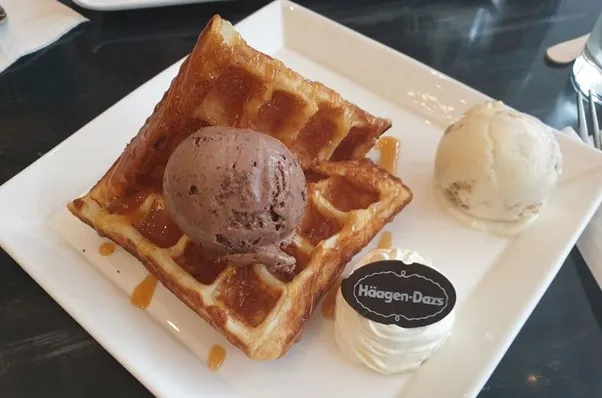Waffle Dream, 1. Flower Blossom, 2. Banana Split, 3. Paradise, 4. Haagen-Dazs Fondue, 5. The Eiffel Tower, 6. Waffle Dream, 7. Extra Chocolate, 8. Macaroon Collection, 9. Banana Caramel Crepe, 10. Party Hat