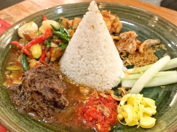 Malacca Nasi Lemak, 1. Oriental Seafood Cakwee, 2. Udang Tempoe Doeloe, 3. Binjai Fried Chicken, 4. Claypot Tofu Seribu Rasa, 5. Black Pepper Squid Malioboro, 6. Vietnamese Crispy Duck, 7. Malacca Nasi Lemak, 8. Golden Prawn Siam Style, 9. Fried Chicken Mango Sauce, 10. Nasi Bogana Prambanan, 11. Mie Jawa