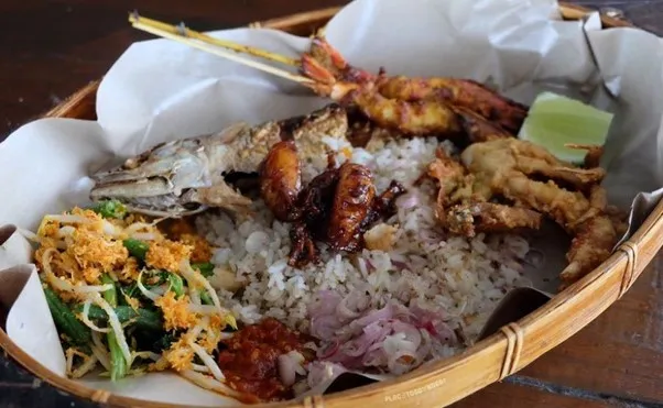 Nasi Ulam, 1. Kepiting Bakau Saus Padang, 2. Lobster Laksamana Beehoon Soup, 3. Calamari, 4. Shellfish Seafood Fiesta Pasta, 5. Bakmi Tomat, 6. Kepiting Saus Lada Hitam, 7. Spaghetti Prawn Salted Egg Sauce, 1. Chicken Steak with Mushroom Sauce, 2. Nasi Pedas Lima Sambal, 3. Nasi Ulam