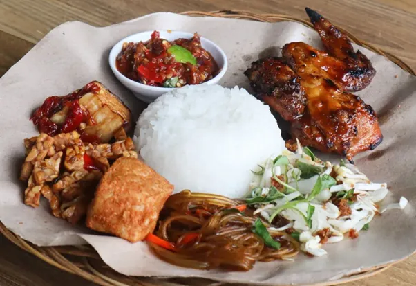 Ayam Bakar, 1. Ayam Penyet Broiler, 2. Ayam Bakar, 3. Ayam Goreng Sambal Ijo, 4. Ayam Goreng Sambal Lamongan, 5. Bebek Goreng, 6. Bebek Lombok Ijo, 7. Nila Penyet, 8. Nila Goreng, 9. Bawal Goreng, 10. Lele Goreng