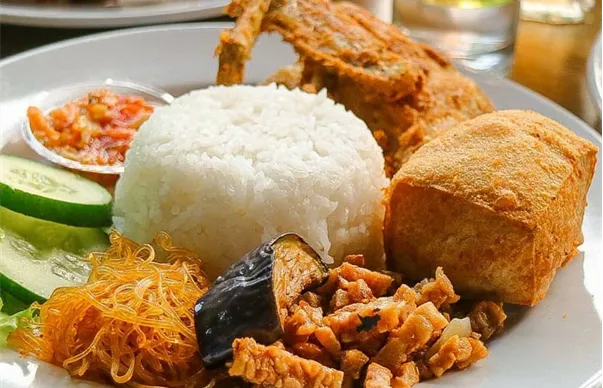 Ayam Penyet Broiler, 1. Ayam Penyet Broiler, 2. Ayam Bakar, 3. Ayam Goreng Sambal Ijo, 4. Ayam Goreng Sambal Lamongan, 5. Bebek Goreng, 6. Bebek Lombok Ijo, 7. Nila Penyet, 8. Nila Goreng, 9. Bawal Goreng, 10. Lele Goreng