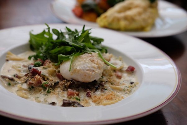 Farfalle Carbonara, 1. Escargot Le Quartier, 2. Foie Gras Poele “Cassis”, 3. Parisian Mushroom Soup, 4. Roasted Half Chicken, 5. Norwegian Salmon Steak, 6. Stone Baked Pizza White Ham & Truffle Oil, 7. Angel Hair Aglio Olio, 8. Grilled Salmon, 9. Farfalle Carbonara, 10. Caesar Salad
