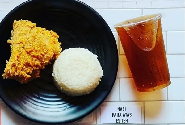 Paket Nasi Es Teh, 1. Nasi Sayap, 2. Nasi Paha Bawah, 3. Nasi Dada, 4. Paket Nasi Teh Sosro/Frestea, 5. Paket Nasi Es Teh, 6. Burger, 7. Steak, 8. Spaghetti, 9. French Fries