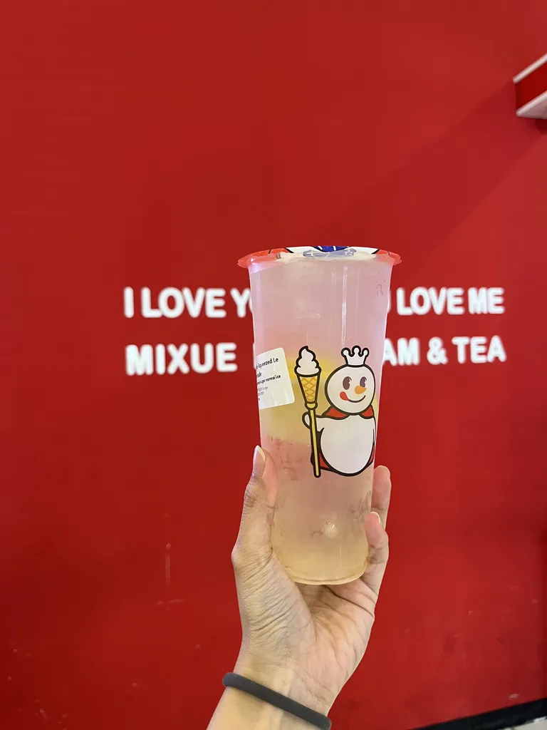 Fresh Squeeze Lemon, 1. Red Bean Sundae, 2. Fresh Squeeze Lemon, 3. Passionfruit Jasmine Tea, 4. Pearl Milk Tea, 5. Brown Sugar Pearl Milk Tea, 6. Hawaiian Fruit Tea, 7. Lemon Earl Grey Tea, 8. Bobba Sundae, 9. Chocolate Cookies Smoothies, 10. Original Jasmine Tea