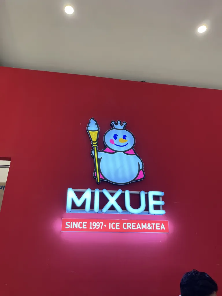 Sekilas tentang Mixue, 1. Red Bean Sundae, 2. Fresh Squeeze Lemon, 3. Passionfruit Jasmine Tea, 4. Pearl Milk Tea, 5. Brown Sugar Pearl Milk Tea, 6. Hawaiian Fruit Tea, 7. Lemon Earl Grey Tea, 8. Bobba Sundae, 9. Chocolate Cookies Smoothies, 10. Original Jasmine Tea