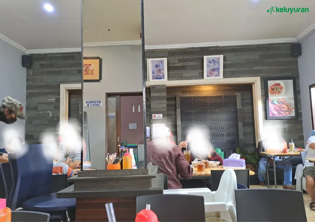 mymo (11)_, Menu Mymo, Pesanan Saya, Suasana Mymo, Fasilitas Mymo, Lokasi &amp; Jam Operasional