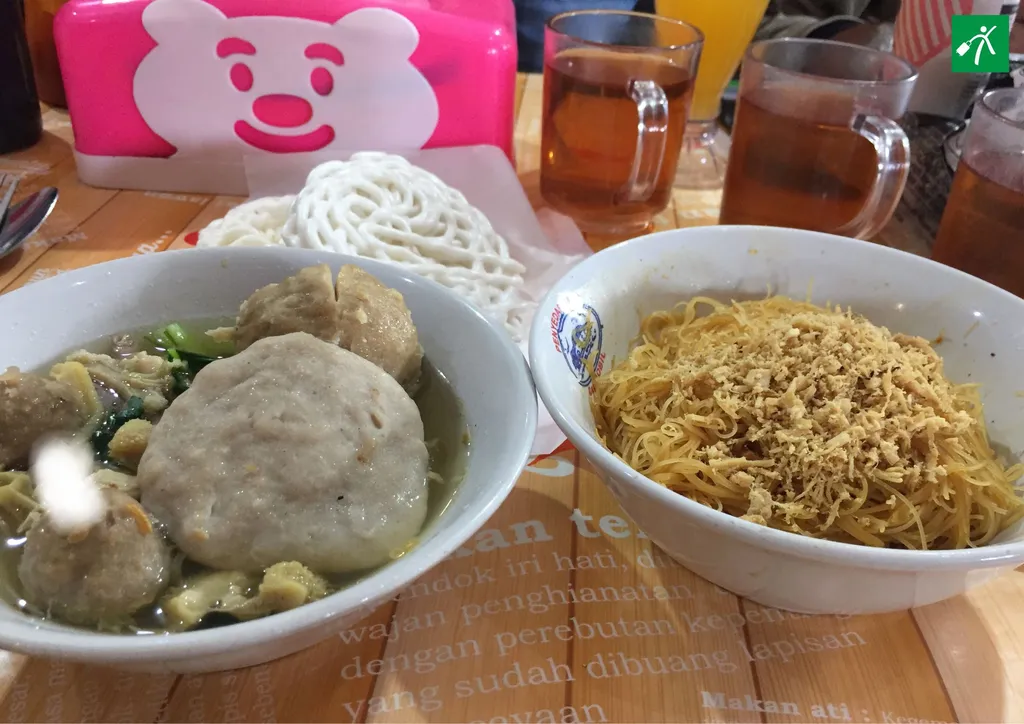 mymo (14)_, Menu Mymo, Pesanan Saya, Suasana Mymo, Fasilitas Mymo, Lokasi &amp; Jam Operasional