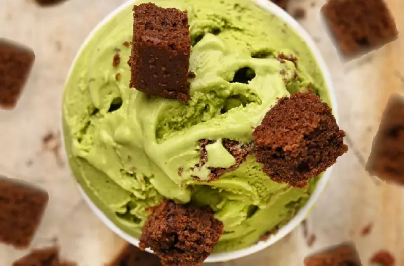 Matcha Brownie, 1. Blueberry Cheese Cake, 2. Red Bangkok, 3. Almond, 4. Milky Way, 5. Red Velvet, 6. Sea Salt Caramel, 7. Nutella, 8. Matcha Brownie, 9. Biscoff Cheesecake, 10. Unicorn, 11. Snickers, 12. Ferrero Rocher
