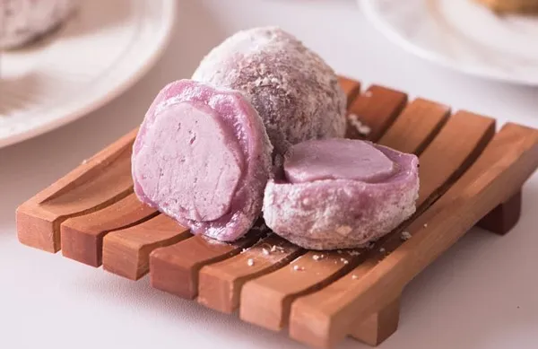 Mochi Talas, 1. Kacang Tanah, 2. Kacang Merah, 3. Kacang Hijau, 4. Kacang Asin, 5. Wijen Hitam, 6. Pandan, 7. Green Tea, 8. Cokelat, 9. Dodol Duren, 10. Keju, 11. Oreo, 12. Mochi Talas, 13. Mochi O, 14. Hei Thang