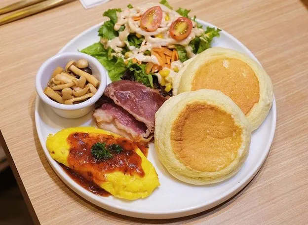 Beef Bacon & Egg, 1. Chizu Boba, 2. Strawberry Miss You, 3. Tiramissu Baby, 4. La Caramello, 5. Uji Matcha Dream, 6. Chokoreto Banana Crunch, 7. Original, 8. Choco Lava Boba, 9. Beef Bacon & Egg, 10. Chizu Ichigo Toast