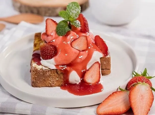 Chizu Ichigo Toast, 1. Chizu Boba, 2. Strawberry Miss You, 3. Tiramissu Baby, 4. La Caramello, 5. Uji Matcha Dream, 6. Chokoreto Banana Crunch, 7. Original, 8. Choco Lava Boba, 9. Beef Bacon & Egg, 10. Chizu Ichigo Toast