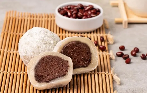 Kacang Merah, 1. Kacang Tanah, 2. Kacang Merah, 3. Kacang Hijau, 4. Kacang Asin, 5. Wijen Hitam, 6. Pandan, 7. Green Tea, 8. Cokelat, 9. Dodol Duren, 10. Keju, 11. Oreo, 12. Mochi Talas, 13. Mochi O, 14. Hei Thang