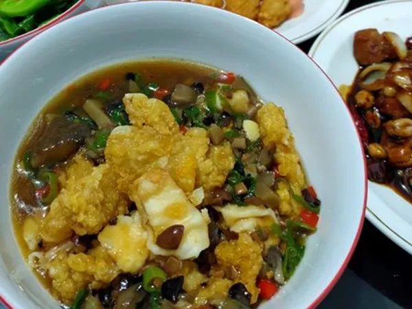 Kakap Tausi, 1. Bubur Tiga Rasa, 2. Nasi Goreng Ayam, 3. Sapo Tahu Seafood, 4. Hotplate Seafood Lada Hitam, 5. Mi Ayam Jamur, 6. Kailan Cah Bawang Putih, 7. Kakap Tausi, 8. Sup Ayam Pedas Szechuan, 9. Kepiting Soka, 10. Bebek Panggang ala Ta Wan