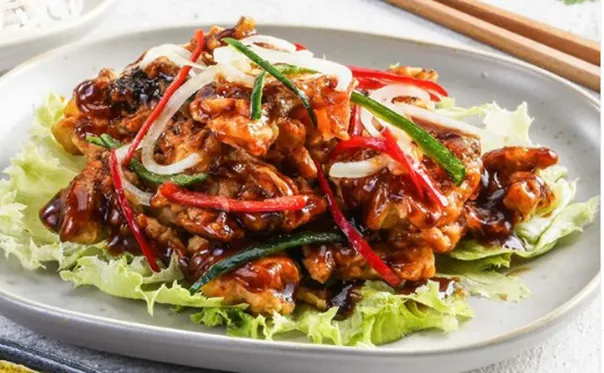 Kepiting Soka, 1. Bubur Tiga Rasa, 2. Nasi Goreng Ayam, 3. Sapo Tahu Seafood, 4. Hotplate Seafood Lada Hitam, 5. Mi Ayam Jamur, 6. Kailan Cah Bawang Putih, 7. Kakap Tausi, 8. Sup Ayam Pedas Szechuan, 9. Kepiting Soka, 10. Bebek Panggang ala Ta Wan