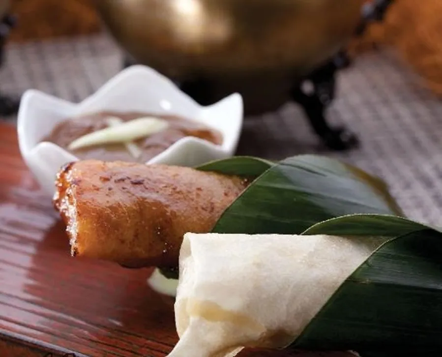 Lumpia Semarang, 1. Nasi Berkat, 2. Nasi Begana, 3. Nasi Bakar Roa, 4. Nasi Goreng Remboelan, 5. Nasi Langgi, 6. Lumpia Semarang, 7. Tahu Campur Malang, 8. Mie Goreng Remboelan, 9. Tahu Isi Udang Lembang, 10. Es Campur Remboelan