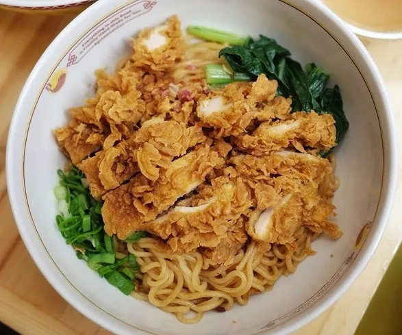 Lamian Ayam Goreng, 1. Lamian Ayam Goreng, 2. Lamian Extra Spicy Beef, 3. Lamian Rica Rica, 4. Golden Soup Chicken Lamian, 5. Lamian Sapi, 6. Lamian Bebek Panggang, 7. Spicy Cheese Saus, 8. Spicy Cheese Soup , 9. Creamy Chicken Collagen Lamian, 10. Hongkong Xtra Spicy Chicken, 11. Nasi Hainan BBQ Combo
