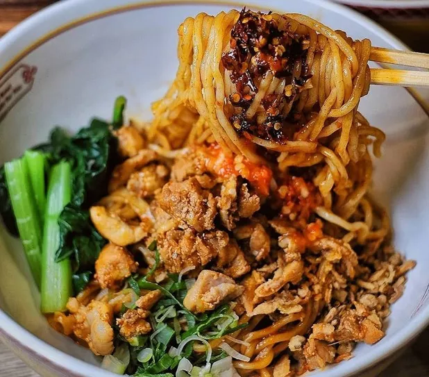 Lamian Rica Rica, 1. Lamian Ayam Goreng, 2. Lamian Extra Spicy Beef, 3. Lamian Rica Rica, 4. Golden Soup Chicken Lamian, 5. Lamian Sapi, 6. Lamian Bebek Panggang, 7. Spicy Cheese Saus, 8. Spicy Cheese Soup , 9. Creamy Chicken Collagen Lamian, 10. Hongkong Xtra Spicy Chicken, 11. Nasi Hainan BBQ Combo