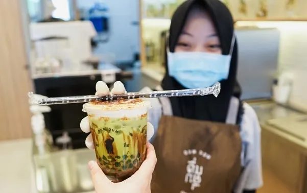 Thai Green Tea Aren, 1. Original Thai Tea, 2. Thai Coffee Latte, 3. Thai Green Tea Aren, 4. Dumilo Series, 5. Roasted Japanese Tea, 6. Lychee Yakult Tea, 7. Chocolate Hojicha, 8. Dum Dum Hazelnut Chocolate, 9. Thai Tea Biscoff Macchiato, 10. Dum Dum Thai Black Coffee