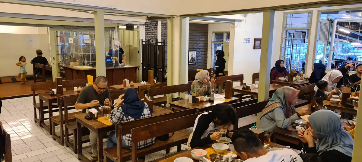 Bakso So'un & Mie Ayam Lodaya_Indoor (Copy)