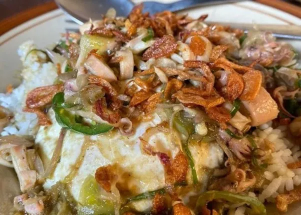 Nasi Cumi Cabe Ijo, 1. Nasi Siram Se’i Sapi, 2. Nasi Se'i Sapi Cabe Ijo, 3. Nasi Cumi Cabe Ijo, 4. Nasi Kare Lidah Sapi, 5. Nasi Siram Lidah Sapi, 6. Nasi Siram Cumi Telur Asin, 7. Kikil Tunjang, 8. Nasi Siram Cumi, 9. Nasi Siram Paru Krispi, 10. Nasi Rempah Cumi