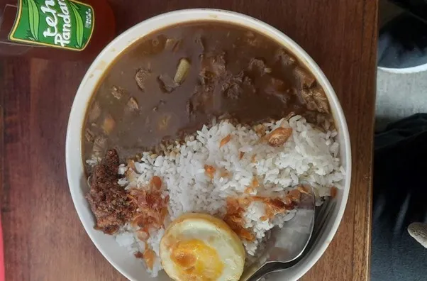 Nasi Kare Lidah Sapi, 1. Nasi Siram Se’i Sapi, 2. Nasi Se'i Sapi Cabe Ijo, 3. Nasi Cumi Cabe Ijo, 4. Nasi Kare Lidah Sapi, 5. Nasi Siram Lidah Sapi, 6. Nasi Siram Cumi Telur Asin, 7. Kikil Tunjang, 8. Nasi Siram Cumi, 9. Nasi Siram Paru Krispi, 10. Nasi Rempah Cumi