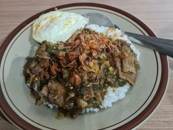 Nasi Se'i Sapi Cabe Ijo, 1. Nasi Siram Se’i Sapi, 2. Nasi Se'i Sapi Cabe Ijo, 3. Nasi Cumi Cabe Ijo, 4. Nasi Kare Lidah Sapi, 5. Nasi Siram Lidah Sapi, 6. Nasi Siram Cumi Telur Asin, 7. Kikil Tunjang, 8. Nasi Siram Cumi, 9. Nasi Siram Paru Krispi, 10. Nasi Rempah Cumi