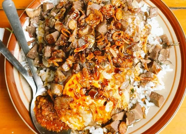 Nasi Siram Lidah Sapi, 1. Nasi Siram Se’i Sapi, 2. Nasi Se'i Sapi Cabe Ijo, 3. Nasi Cumi Cabe Ijo, 4. Nasi Kare Lidah Sapi, 5. Nasi Siram Lidah Sapi, 6. Nasi Siram Cumi Telur Asin, 7. Kikil Tunjang, 8. Nasi Siram Cumi, 9. Nasi Siram Paru Krispi, 10. Nasi Rempah Cumi