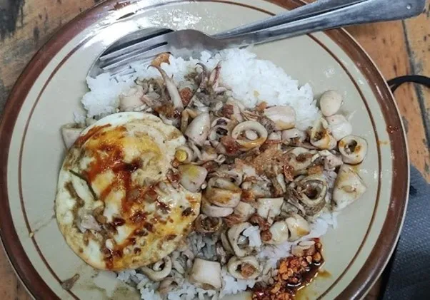 Nasi Rempah Cumi, 1. Nasi Siram Se’i Sapi, 2. Nasi Se'i Sapi Cabe Ijo, 3. Nasi Cumi Cabe Ijo, 4. Nasi Kare Lidah Sapi, 5. Nasi Siram Lidah Sapi, 6. Nasi Siram Cumi Telur Asin, 7. Kikil Tunjang, 8. Nasi Siram Cumi, 9. Nasi Siram Paru Krispi, 10. Nasi Rempah Cumi