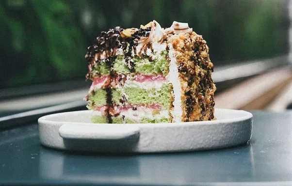 Es Podeng Cake, 1. Thai Layer Cake, 2. Matcha Mochi Mille Crepes, 3. Milo Dino Mille Crepes, 4. Nutella Ferrero Mille Crepes, 5. Durian Layer Cake, 6. Peanut Butter Cheesecake, 7. Es Podeng Cake, 8. Thai Tea Cake, 9. Salted Egg Chocolate Lava, 10. Strawberry Shortcake