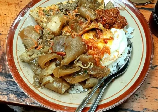 Kikil Tunjang, 1. Nasi Siram Se’i Sapi, 2. Nasi Se'i Sapi Cabe Ijo, 3. Nasi Cumi Cabe Ijo, 4. Nasi Kare Lidah Sapi, 5. Nasi Siram Lidah Sapi, 6. Nasi Siram Cumi Telur Asin, 7. Kikil Tunjang, 8. Nasi Siram Cumi, 9. Nasi Siram Paru Krispi, 10. Nasi Rempah Cumi