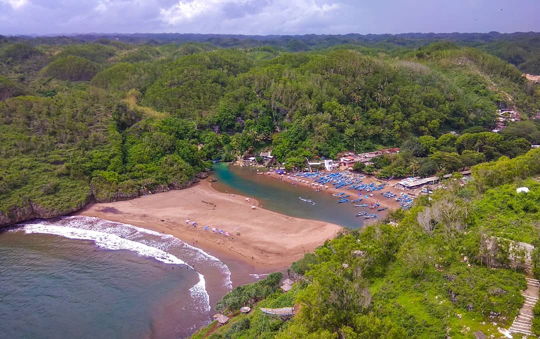 Pantai Baron, Pantai Mercusuar Tujuan Wisata di Gunung Kidul