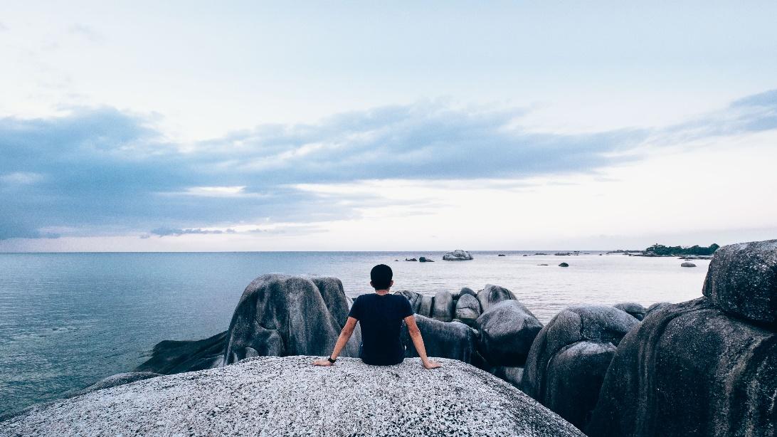 Exploring Hidden Paradise Called Belitung Island, 1. Danau Kaolin (Kaolin Lake), 2. Pantai Penyabong (Penyabong Beach), 3. Lighthouse in Pulau Lengkuas, 4. Island-Hopping, 5. Engage in the Culture and History of Belitung, 6. Have a Taste of Local Cuisine 