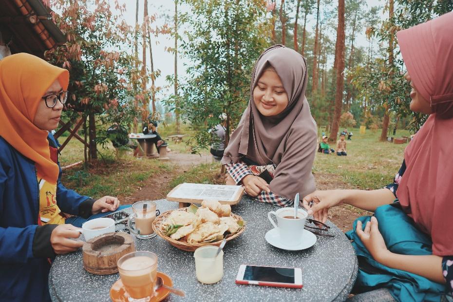 Idul Fitri Holiday Tips to Celebrate the Time of Victory, 1. Book with Tripcetera and Get the Best Deals Ever, 2. Preparation for Idul Fitri Starts Now!, 3. Postpone if Possible, 4. Leave after Eid Prayer or Arrive Beforehand, 5. Visiting Tourist Destinations, 6. Try Ketupat , 7. Engage in Traditional Rituals