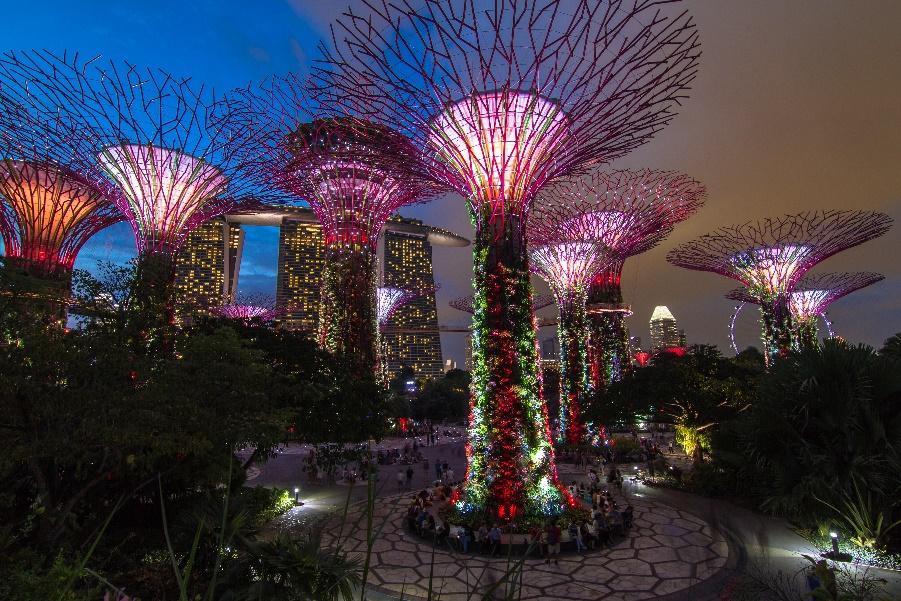 Time of Commemorating: The Spectacular Singapore National Day, 1. Gardens by The Bay, 2. Merlion Park, 3. The Esplanade Roof Terrace, 4. Marina Bay Sands, 5. Helix Bridge and Benjamin Sheares Bridge, 6. Marina Barrage