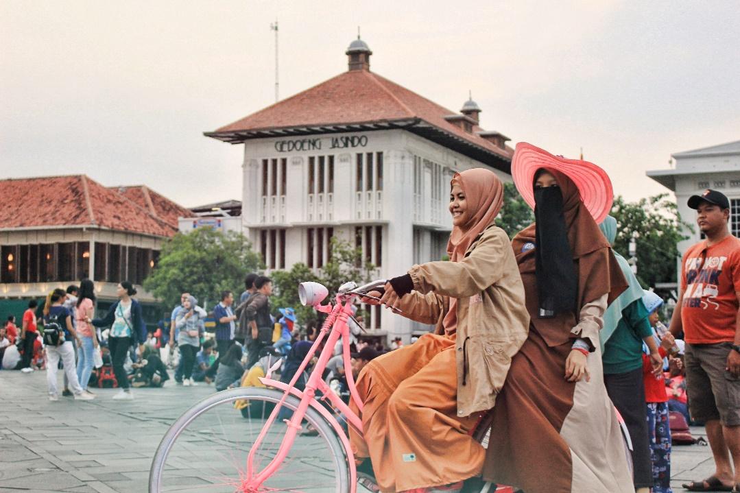 Idul Fitri Holiday Tips to Celebrate the Time of Victory, 1. Book with Tripcetera and Get the Best Deals Ever, 2. Preparation for Idul Fitri Starts Now!, 3. Postpone if Possible, 4. Leave after Eid Prayer or Arrive Beforehand, 5. Visiting Tourist Destinations, 6. Try Ketupat , 7. Engage in Traditional Rituals