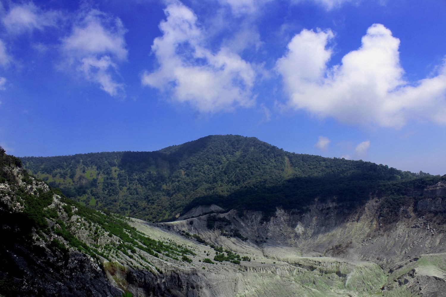 40 Tempat Wisata di Bandung yang Wajib dikunjungi 2025