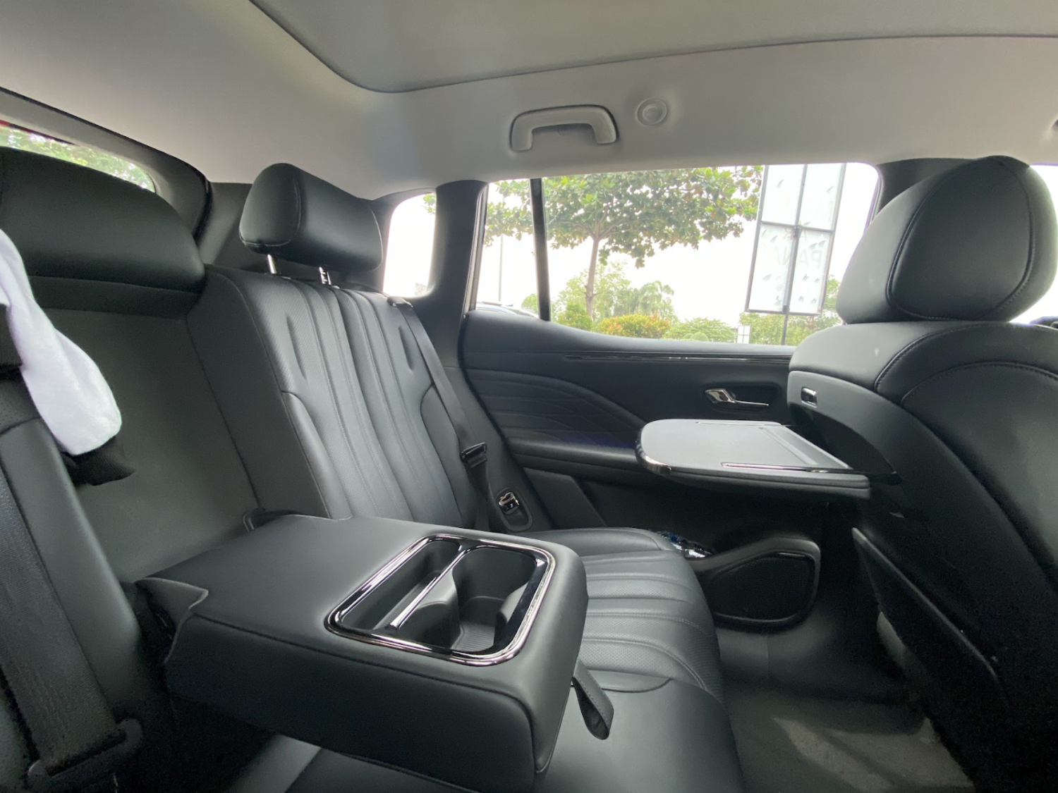 berita, Berita Otomotif, news, Aion V, Media Drive Aion V, Test Drive Aion V; SUV Listrik dengan Kabin Lega, Performa Mumpuni, dan Ada Kulkasnya!, Komitmen Aion dalam Kendaraan Listrik, Pengalaman Berkendara Aion V, Performa di Jalan Tol dan Suspensi yang Nyaman, Kenyamanan di Baris Kedua, Fitur-Fitur Aion V, Kelebihan dan Kekurangan Aion V, Pilihan Warna dan Perkiraan Harga Aion V